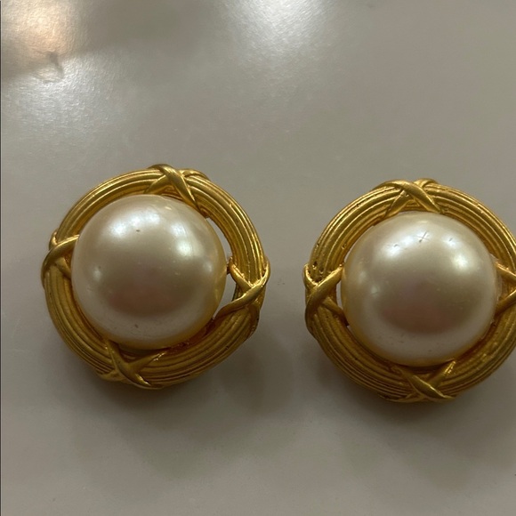 Vintage clip on earrings. Bundle of 5 pair. - Picture 5 of 7